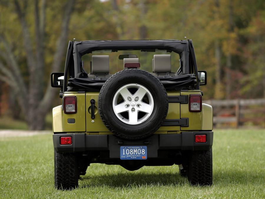  Jeep Wrangler Sahara Unlimited 2007 года  (EU) (фото 2 из 17)